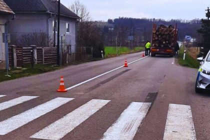 diet na priechode zrazil nakladny automobil nalozeny drevom do nemocnice ho previezli vrtulnikom
