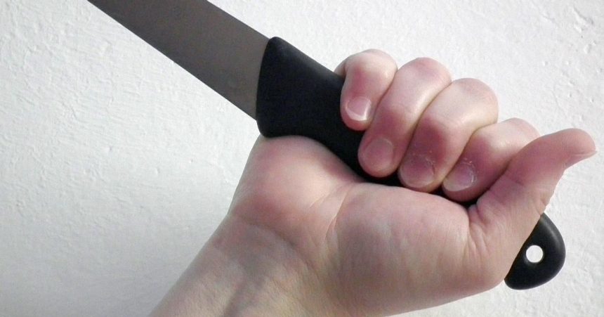 incident v kosickom nakupnom centre opity muz sa s nozom v ruke vyhral sbs karovi zabitim