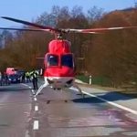 nehoda osobneho auta s autobusom sa skoncila zraneniami pre vodica pristal vrtulnik