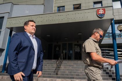 o vazbe policajtov curillu a durku rozhodne odvolaci sud v pondelok