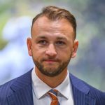 odskodnenie pozostalych po tragedii sposobenej padom pristreku klientskeho centra zomreli dvaja ludia