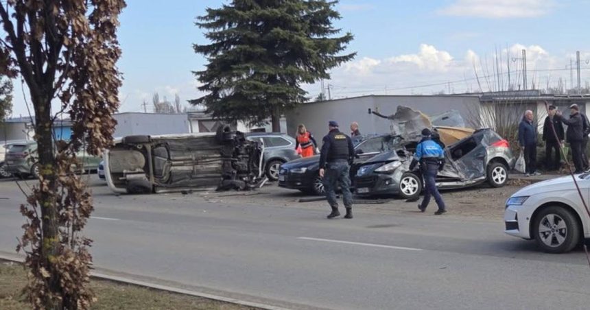 sokujuci moment na sidlisku vodic zdemoloval tri zaparkovane aut