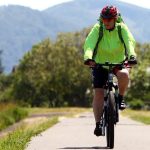 stovky cyklisotov na nedokoncenenych cyklotrasach pri ziline a bytci su tam na vlastnu zodpovednost