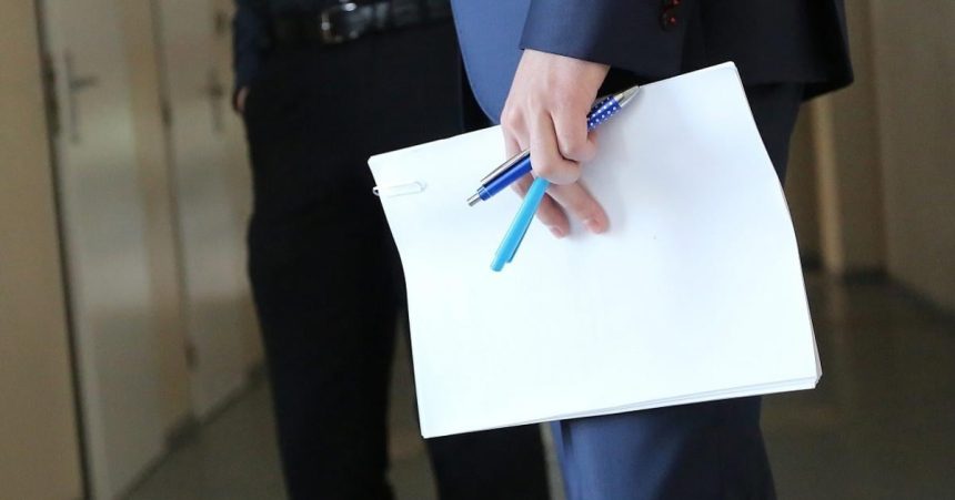 zacina sa maturitny tyzden v utorka budu ziaci pisat test a sloh zo slovenciny