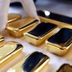 Cena zlata mierne vzrastla k comu prispel rastuci optimizmus trhov