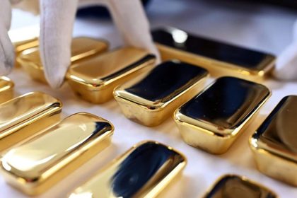 Cena zlata mierne vzrastla k comu prispel rastuci optimizmus trhov