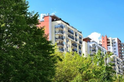 Ceske banky v marci vyrazne zvysili urokove sadzby hypotek