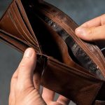 Dievca napadol na schodoch kvoli sedemnastim euram hrozi mu osem rokov vazenia