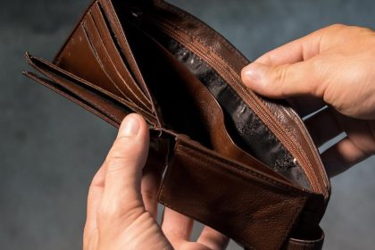 Dievca napadol na schodoch kvoli sedemnastim euram hrozi mu osem rokov vazenia