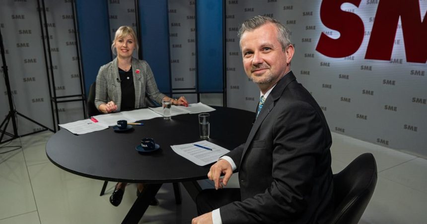 Giba v Arene Niet to tak davno co dvaja premieri odstupili pod tlakom obcanov aj bez referenda