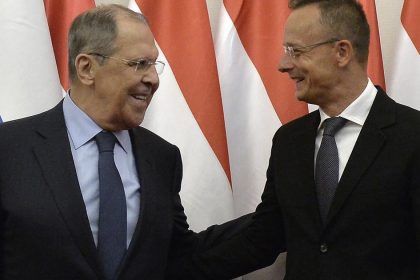 Hovory maderskeho ministra s Lavrovom su prekroceniem vsetkych cervenych ciar tyzden podla Schutza