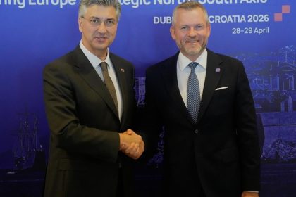 Investicie do prepojenia regionu Trojmoria nie su podla prezidenta luxusom ale potrebou