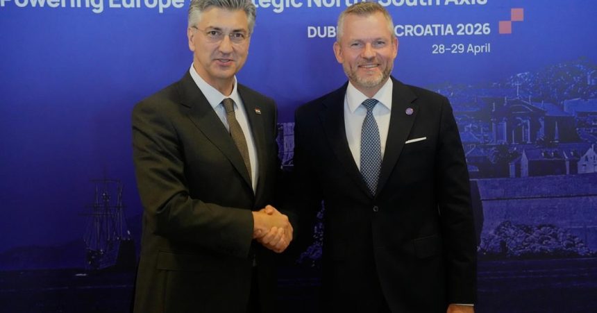 Investicie do prepojenia regionu Trojmoria nie su podla prezidenta luxusom ale potrebou