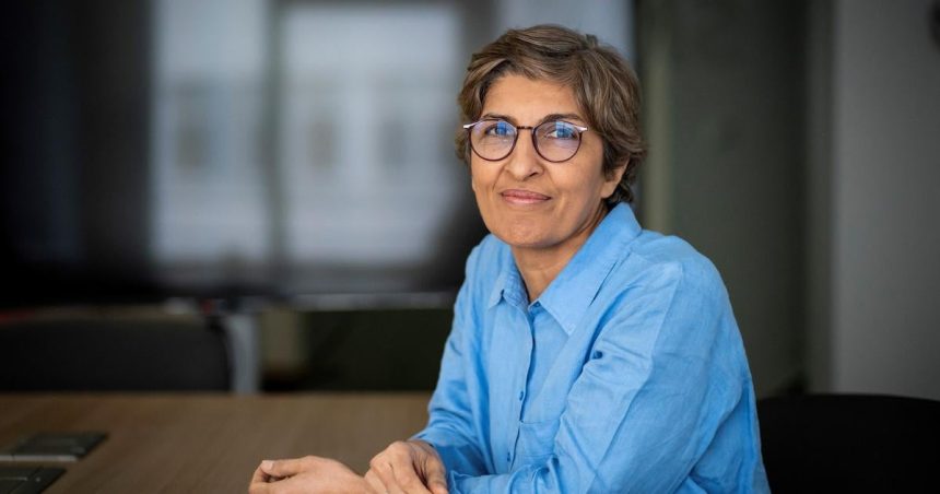 Iranka na Slovensku Je sialene ze sa 42 rokov nemozem vratit domov aj ked je to len stvorhodinovy let