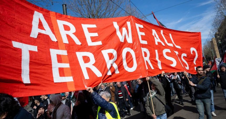 K tradicnym velkonocnym mirovym pochodom v Nemecku sa pripojili tisice ludi