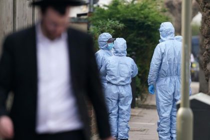 Londynska policia patra po podozrivych z pokusu o podpalacsky utok na synagogu