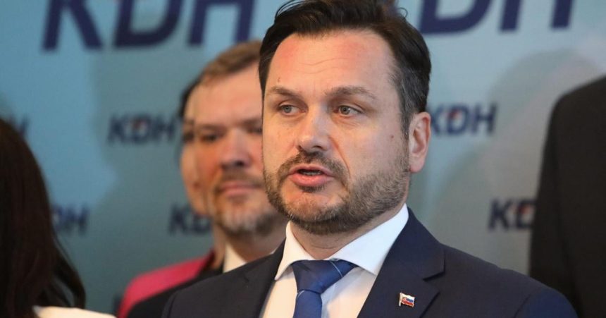 Opozicia ziada ministra zdravotnictva aby sa zaoberal poplatkami v zdravotnictve