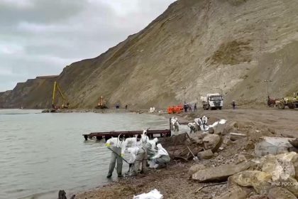 Pobrezie pri ruskej Anape ohrozuje nova ropna skvrna