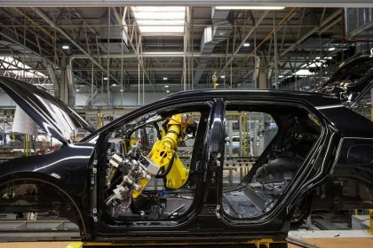 Priemyselna produktcia Slovenska vo februari 2026 medzirocne klesla o 29 percenta