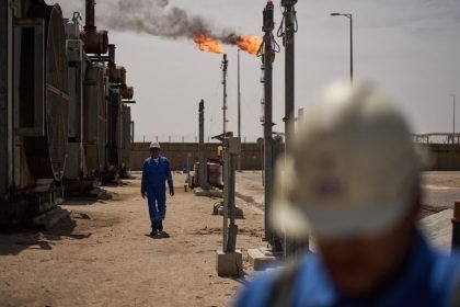 Produkcija ropy v krajinach OPEC klesla na takmer sest rocne minimum