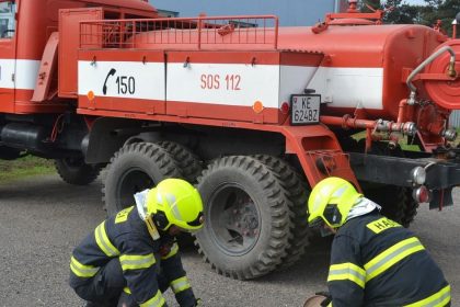 Strechu rodinneho domu zachvatili plamene Hasic hlasia zranenych na mieste