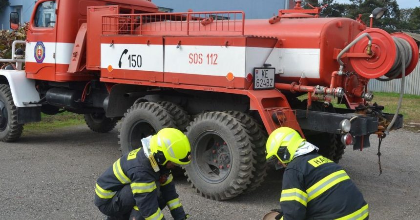 Strechu rodinneho domu zachvatili plamene Hasic hlasia zranenych na mieste