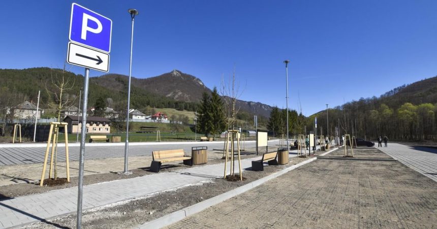 Turisti v Murani zaparkuju pohodlnejsie obec sa zaobera dlhorocnym problemom s dopravou