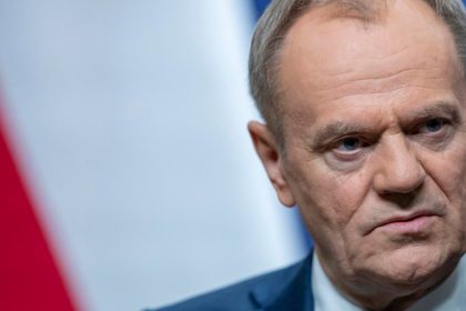 Tusk skritizoval opoziciu a prezidenta za blokovanie regulacie kryptomien