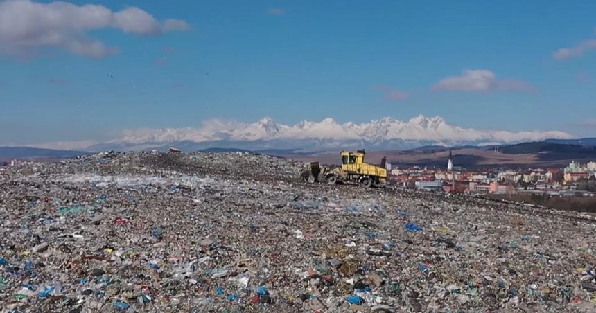 Unikatne riesenie Po rokoch ked zvazali tony odpadu na sklandku tam teraz budu kvitnut kvety na luke