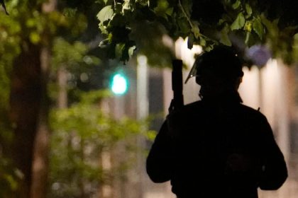 V Parizi posilnili bezpecnostne opatrenia dve banky presli na home office