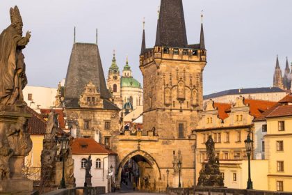 V Prahe sa stretli priaznivci aj odporcovia Hnutia Za zivot policia na nich dohliada