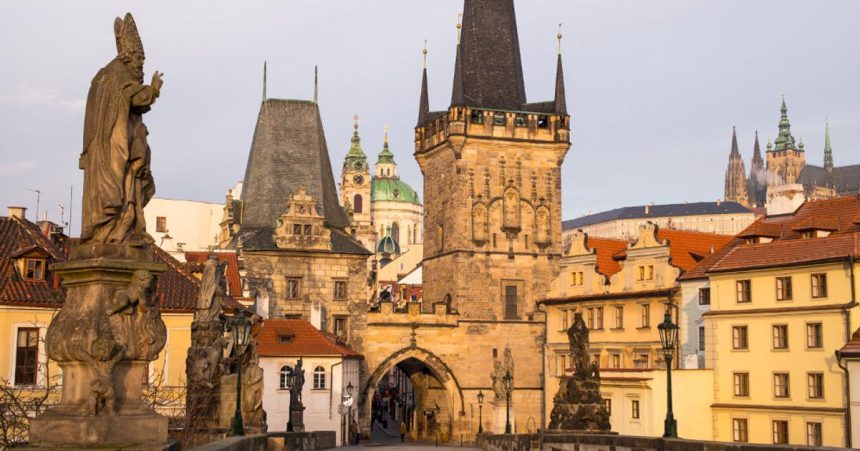 V Prahe sa stretli priaznivci aj odporcovia Hnutia Za zivot policia na nich dohliada