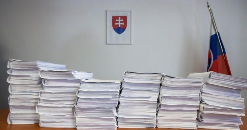 Zena obzalovana z vrazdy svojich dcer v bratislavskom Ruzinove sa postavi pred sud