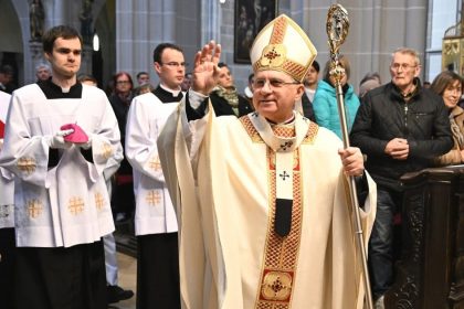 sucasne posolstvo velkej noci je podla biskupov pripomienkou nadeje uprostred neistoty