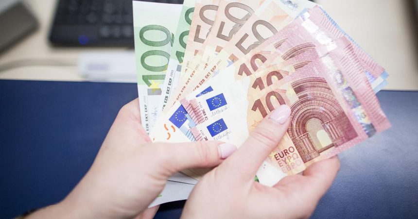 zisky minuly rok klesli druhykrat po sebe mzdy vsak rastli rychlejsie ako inflacia