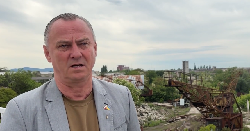 Ambasador Zakarpatska Sutaj Estok bol blizko ked spadli drony ale k hraniciam neprisiel