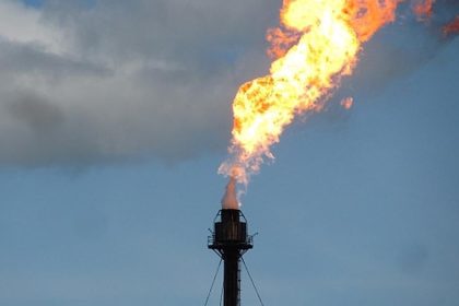 Blokada Hormuzu ohrozuje dodavky LNG do Europy avsak dvojnasobok plynu unika bez vyuzitia