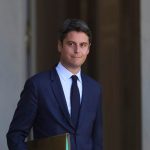 Bol najmladsim premierom v historii Francuzska Attal oznamil svoju kandidaturu na prezidenta