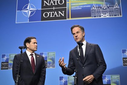 Dve tretiny Slovakov podporuju europsku armadu avsak Slovensko chce branit menej ako polovica
