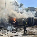Hasici zasiahnli pri poziari odpadu vo Vlcim hrdle Zasiahnute boli aj unimobunky