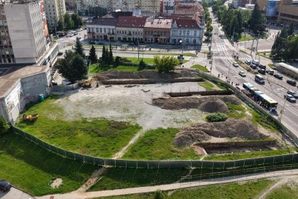 Investor potrebuje pozemky na dalsie prace Malo to byt formalita ale komplikuje sa to