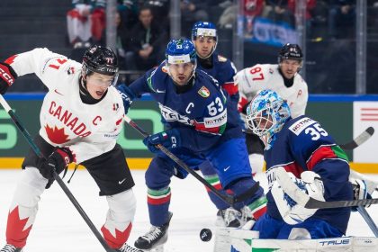 Kanada suverenna potvrdila rolu favorita Dvojgolovy kapitan Celebrini ziaril