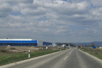 Navrh nazvu Spustenie noveho zavodu je blizko v regione uz menia dopravu