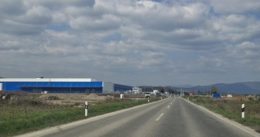 Navrh nazvu Spustenie noveho zavodu je blizko v regione uz menia dopravu