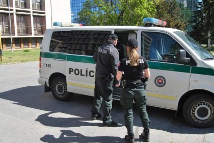 Obvinili ho z drog bosy usiel pred policiou Nakoniec skoncil vo vazbe