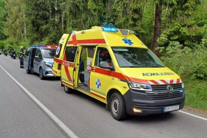 Pad motorkara si vyziadal zasah zachranarov skoncil v nemocnici a pri nehode si zranil krcnu chrbticu