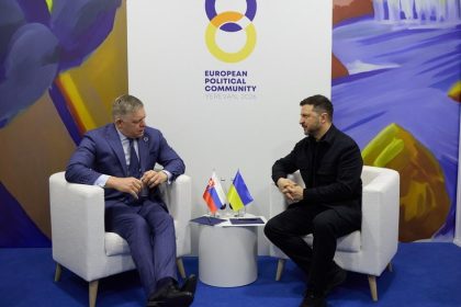 Premier Fico rokoval v Jerevane so Zelenskym v sobotu sa stretne s Putinom v Moskve