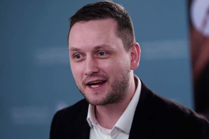 Rokovania o Gronsku pokracuju Dohoda s Washingtonom zatial neexistuje tvrdi gronsky premier