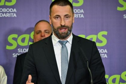 SaS a Hnutie Slovensko kritizuju spory koalicie o prorastovych opatreniach