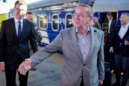 Ukrajina Rusko Online Nemecky minister obrany sa neohlsene navstivil Ukrajinu